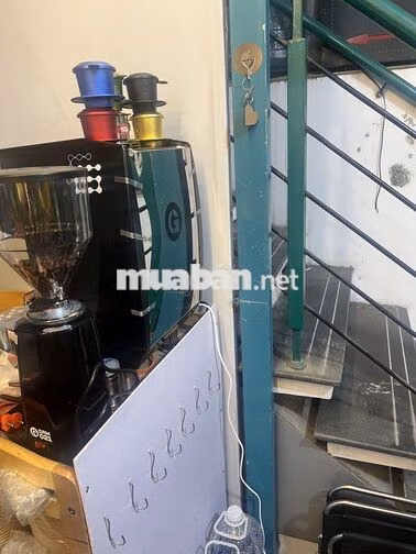 Sang toàn bộ quán cà phê khu phố tây 