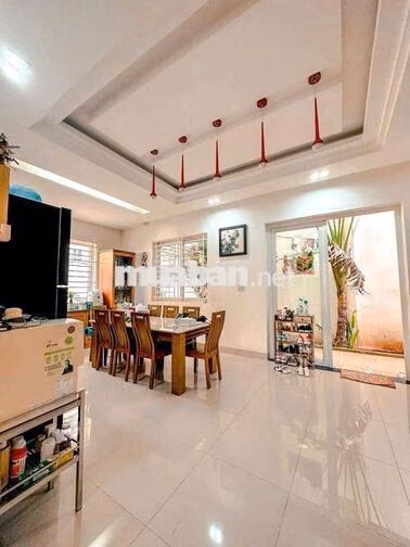 Cho thuê biệt thự sân vườn đường Trần Huy Liệu 4PN full nội thất