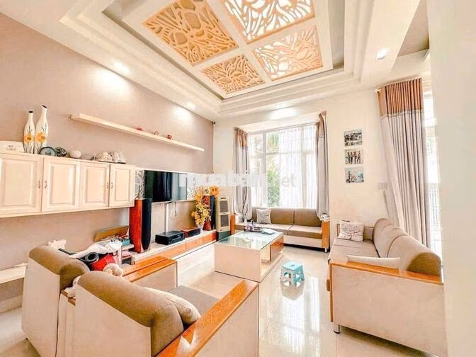 Cho thuê biệt thự sân vườn đường Trần Huy Liệu 4PN full nội thất