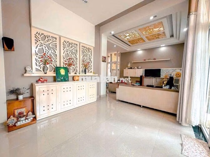 Cho thuê biệt thự sân vườn đường Trần Huy Liệu 4PN full nội thất