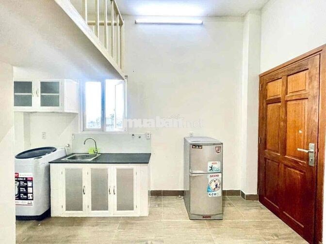 DUPLEX FULL NỘI THẤT MÁY GIẶT RIEWNG CỬA SỔ TRỜI ĐỐI DIỆN ETOWN
