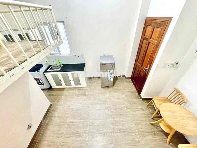DUPLEX FULL NỘI THẤT MÁY GIẶT RIEWNG CỬA SỔ TRỜI ĐỐI DIỆN ETOWN