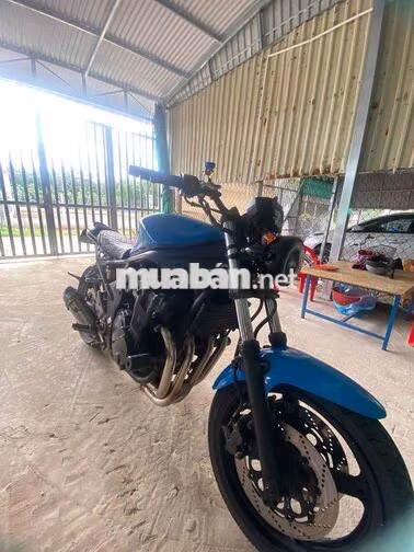 Suzuki 600cc Xanh dương Nam