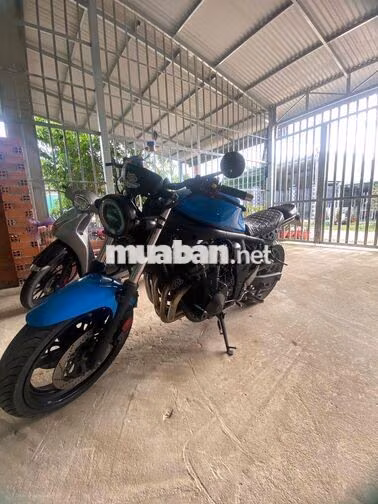 Suzuki 600cc Xanh dương Nam