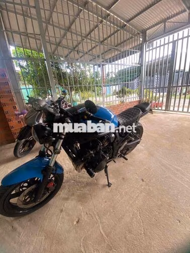 Suzuki 600cc Xanh dương Nam