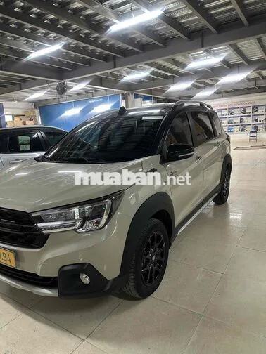 Suzuki XL7 7 Chỗ Xăng Lai Điện 7496 km