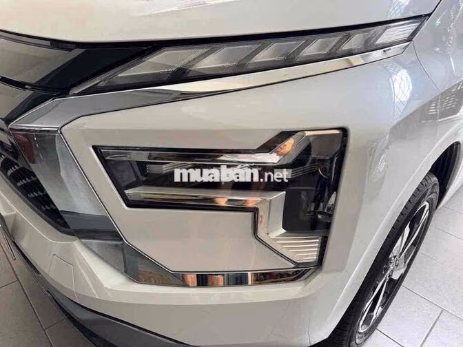 Mitshubishi Xpander Premium AT 2024 màu trắng