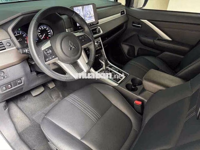 Mitshubishi Xpander Premium AT 2024 màu trắng