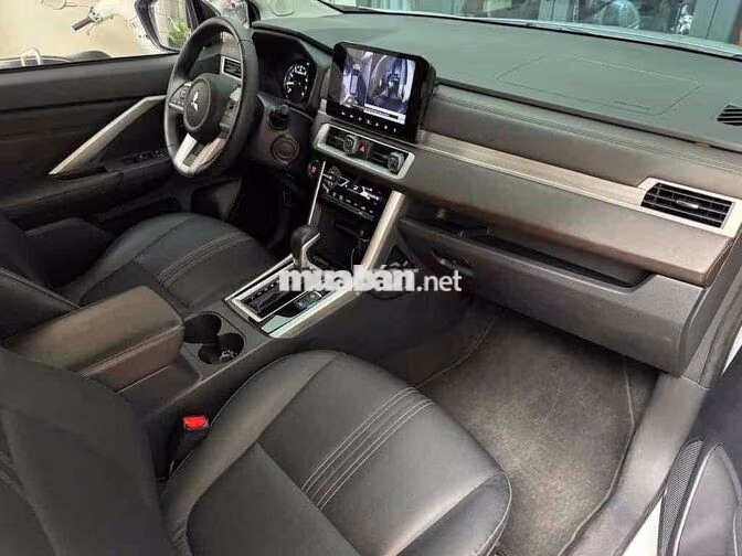 Mitshubishi Xpander Premium AT 2024 màu trắng
