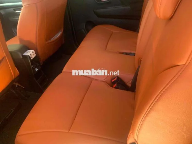 Suzuki XL7 7 Chỗ Xăng Lai Điện 7496 km
