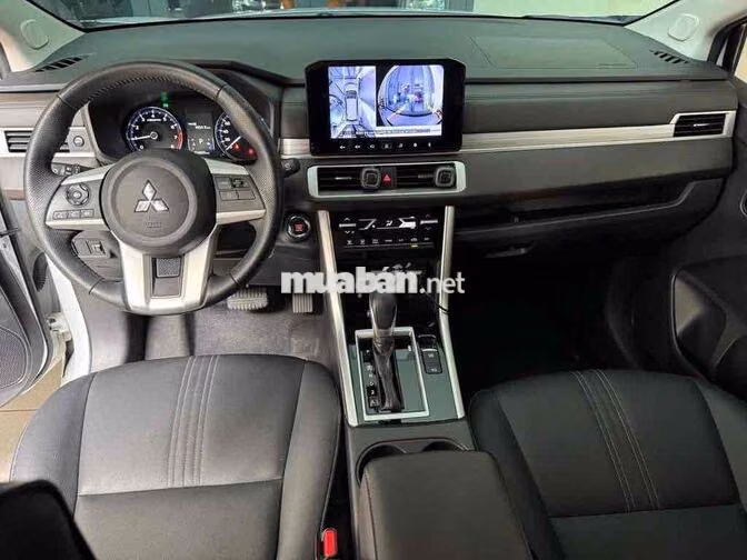 Mitshubishi Xpander Premium AT 2024 màu trắng