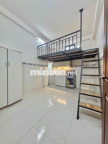 Cho Thuê Căn Hộ Gác Full Nội Thất 4ng3xe Rộng 25m2 Ngay Cầu Kiệu Q1
