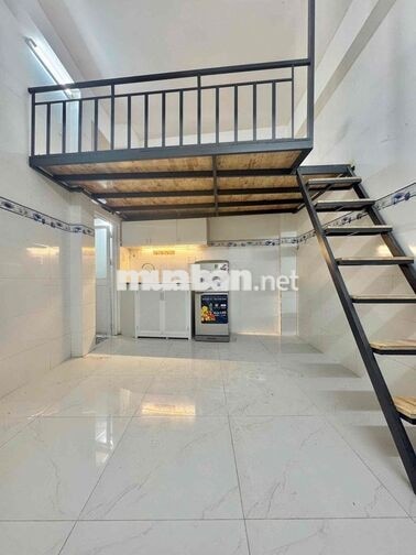 Cho Thuê Căn Hộ Gác Full Nội Thất 4ng3xe Rộng 25m2 Ngay Cầu Kiệu Q1
