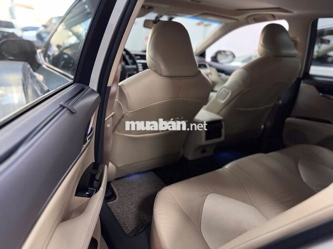 Toyota Camry 2.5Q 2019 Trắng