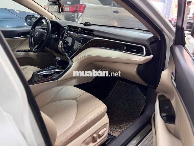Toyota Camry 2.5Q 2019 Trắng