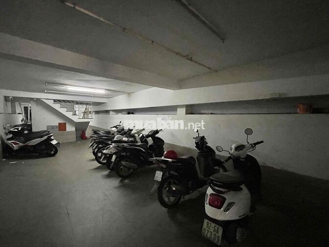 Cho Thuê Phòng Cửa Sổ Lớn Thoáng Và Thang Máy Ngay Gần Đại Học Kinh Tế
