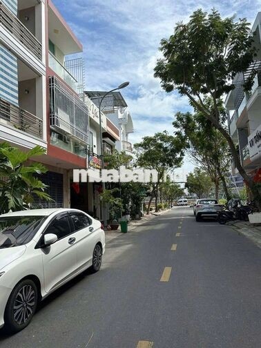 Hạ giá 7,75 tỷ Nhà đường 8C đối diện công viên TĐC HàQuang2 Nha Trang 