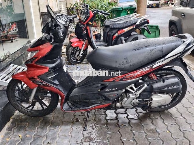 Xe tay ga Suzuki Đỏ đen