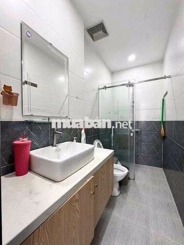 CĂN HỘ STUDIO BAN CÔNG CAO CẤP 25m2 THANG MÁY HẦM XE GẦN HVHK, SÂN BAY