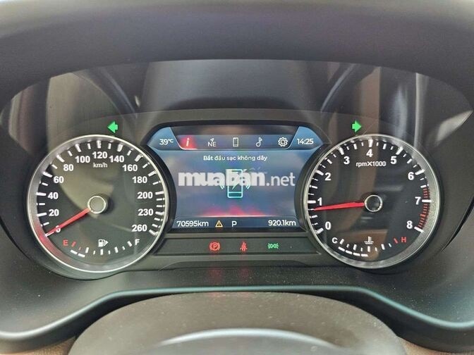 VinFast Lux SA2.0 Premium 2020 7 chỗ Đỏ