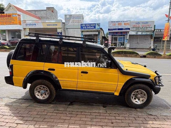 Mitsubishi Pajero SUV Vàng Số sàn