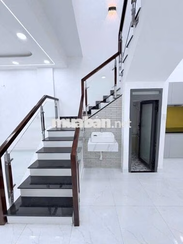 Nhà mới xây hoàn công đầy đủ, dt 52,4m2,