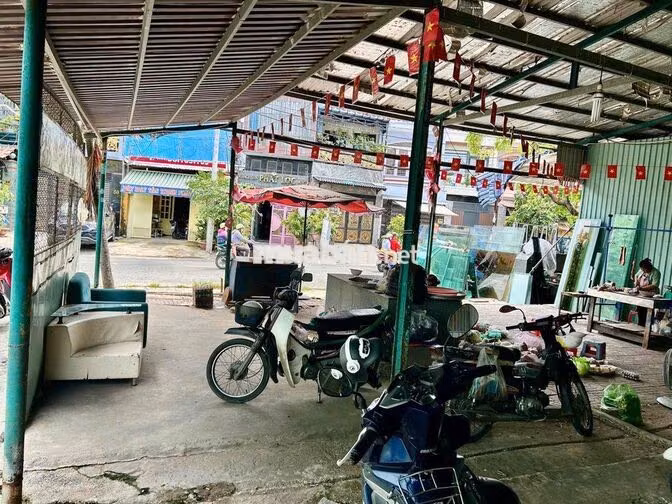 - Cho thuê mặt bằng Ngang 11m, Dài 13m . Mặt tiền đường T1 - Phường Tâ
