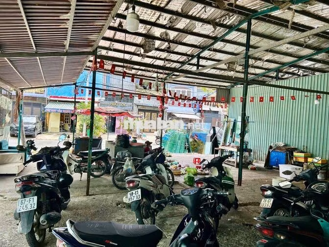 - Cho thuê mặt bằng Ngang 11m, Dài 13m . Mặt tiền đường T1 - Phường Tâ