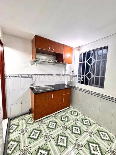 Trọ dãy trệt xe dẫn vào phòng gần Chế Lan Viên