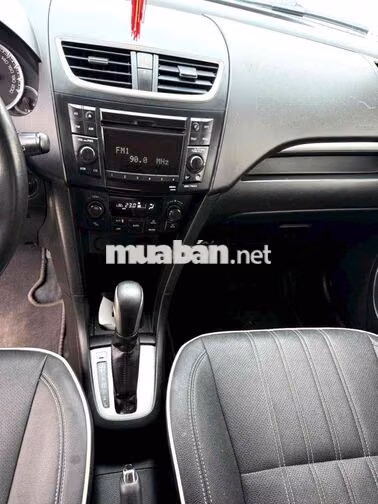 Suzuki Swift Trắng Tự động 5 chỗ