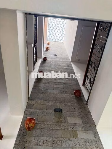 CHO thuê nhà mặt tiền đường Trương quang được