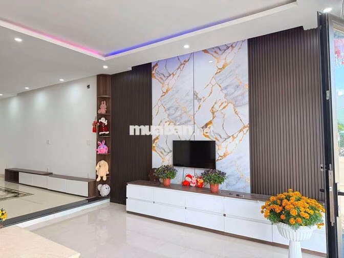 CHO thuê nhà mặt tiền đường Trương quang được