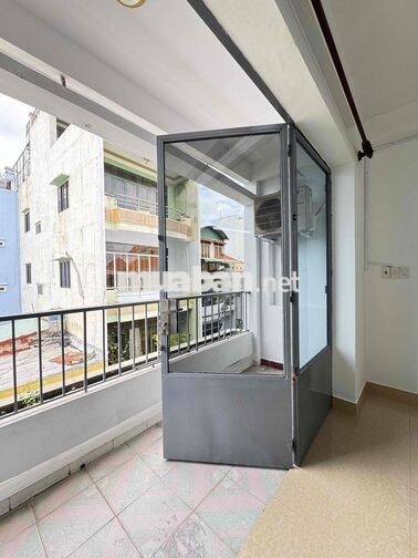 CHDV 1PN TÁCH BẾP BAN CÔNG - FULL NỘI THẤT CƠ BẢN NGAY NGÃ TƯ BẢY HIÊN