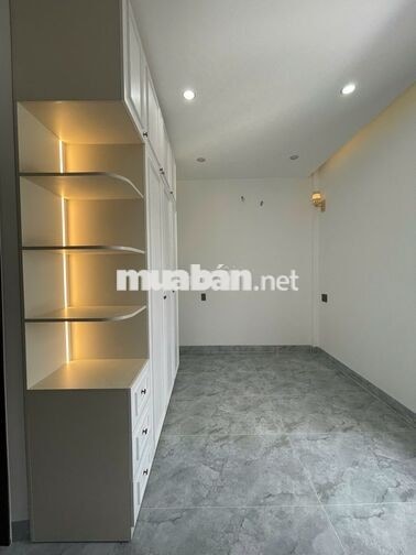 Nhà 3 Tầng Full nội thất sát Mặt tiền Phạm Văn Đồng Gía chỉ 3,7xx Tỷ.