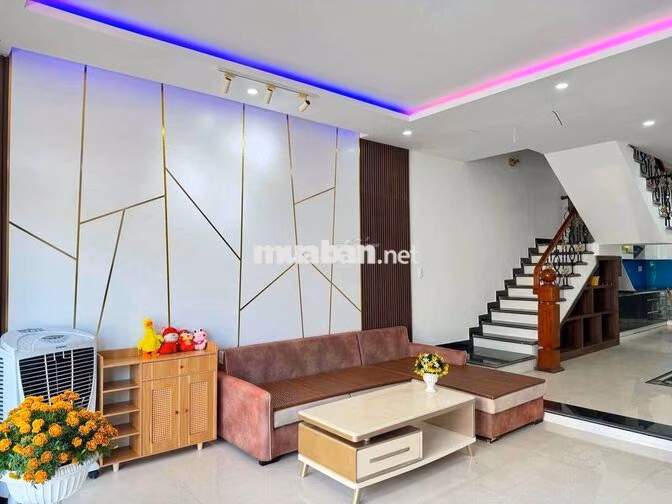 CHO thuê nhà mặt tiền đường Trương quang được