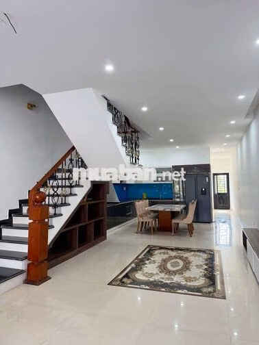 CHO thuê nhà mặt tiền đường Trương quang được