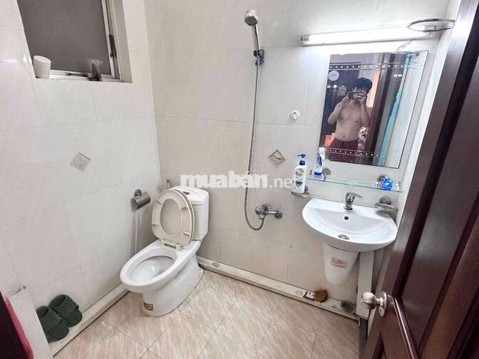 cần nhượng lại phòng trọ . do có việc phải về quê .