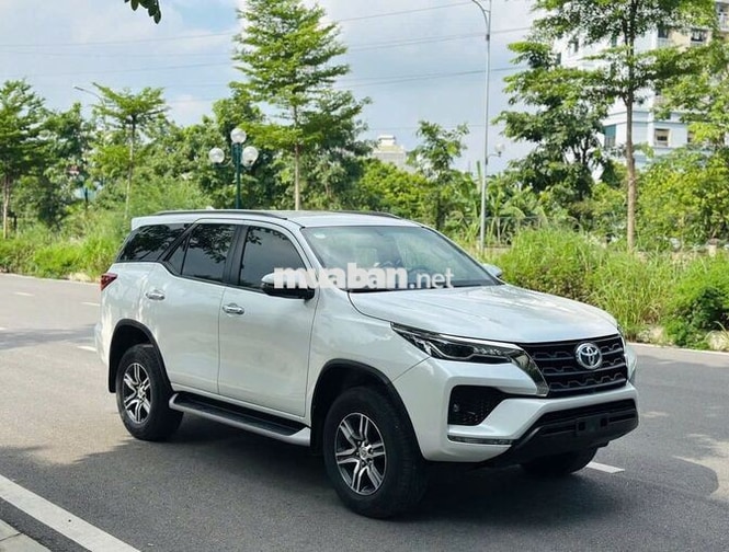 Toyota Fortuner 2.4G AT 2022 Trắng