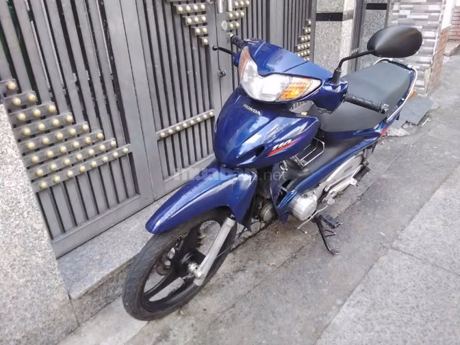 Bán xe Honda Future đời 2000 Xanh mực và  Wave RSX đời 2012, màu Trắng