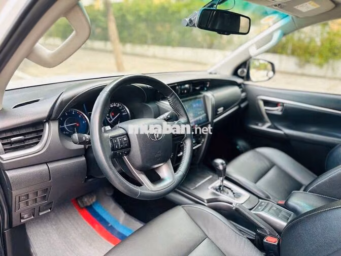 Toyota Fortuner 2.4G AT 2022 Trắng