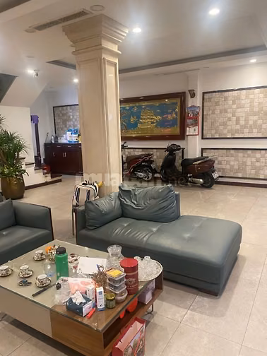 Cho thuê nhà mặt phố Bùi Thị Xuân, Hai Bà Trưng, tầng 1, DT 80 m2