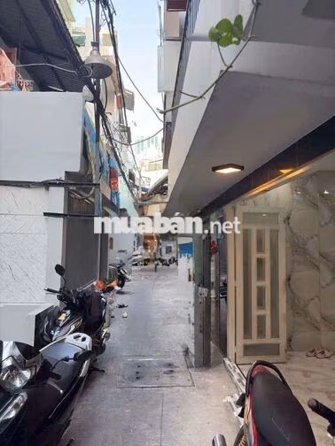 Cho thuê nhà hẻm xe hơi đường Mai Xuân Thưởng, quận 6
