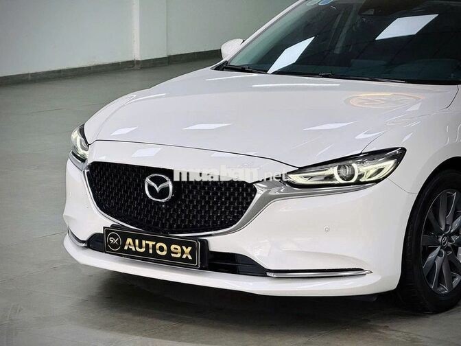 Mazda 6 2.0AT Premium 2023 Trắng 26.000 km