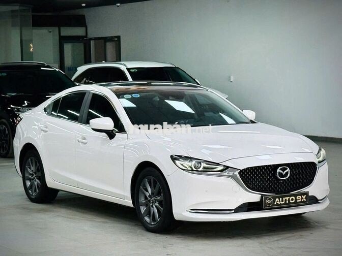 Mazda 6 2.0AT Premium 2023 Trắng 26.000 km