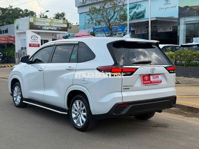 TOYOTA INNOVA CROSS 2.0V 2026 TRẮNG