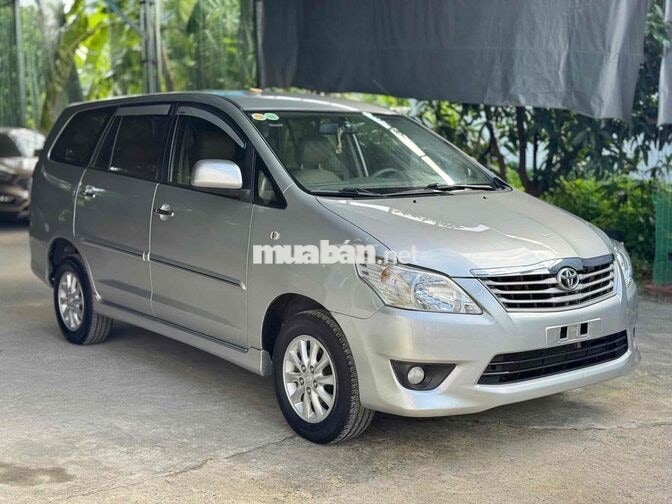 Toyota Innova 2.0G Tự động Bạc 72.000km