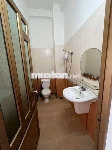 Phòng cho thuê full nội thất lầu 1 cửa sổ trời 