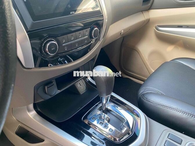 Nissan Navara SX 2020 Dầu Nâu