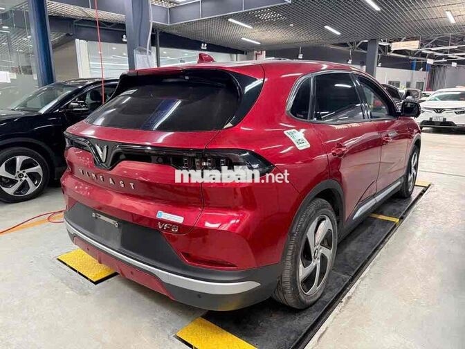 VinFast VF8 Eco 2023 pin SDI giá còn Giảm