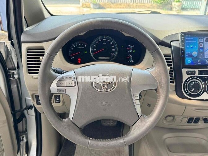 Toyota Innova 2.0G Tự động Bạc 72.000km